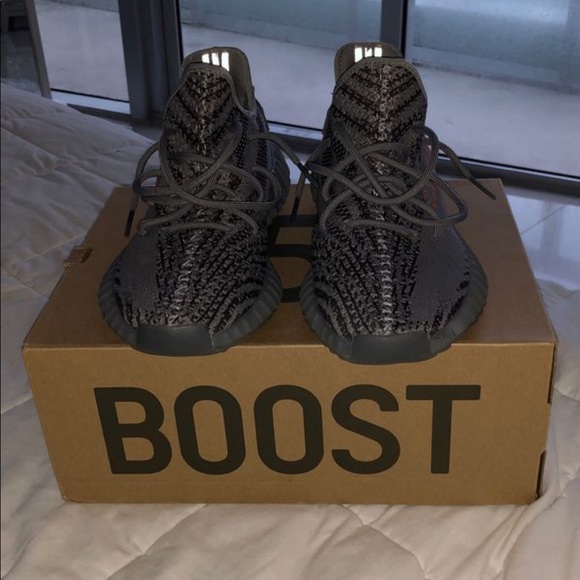 Yeezy Boost 350 V2 ‘Beluga 2.0’ - Picture 3 of 6